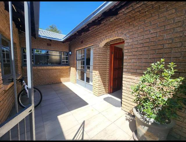 3 BEDROOM PROPERTY TO RENT IN SUNNINGHILL